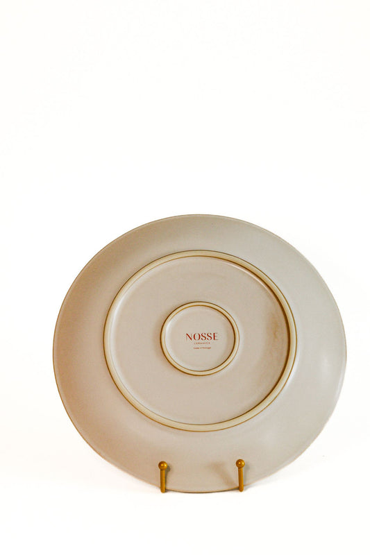 Verso do prato de sobremesa AURA, mostrando o acabamento cuidado e a qualidade da cerâmica portuguesa Nosse Ceramics.